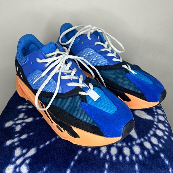 Yeezy Boost 700 ‘Bright Blue’ - Picture 2 of 3